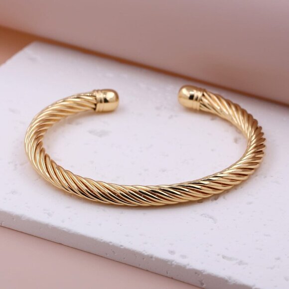 Gold toned Boho Women's cuff Bracelet Chain - Picture 3 of 5